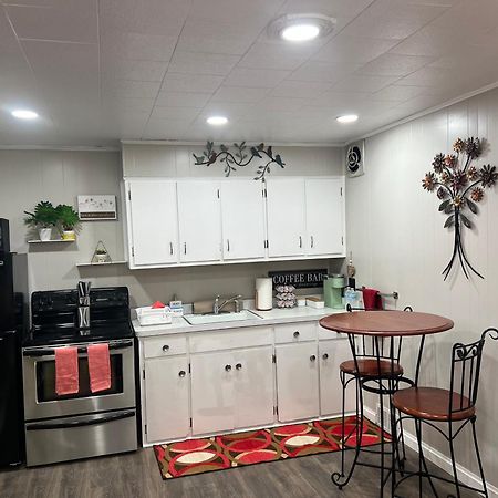 Cozy Buffalo Home-Sleeps 4 Lackawanna Kültér fotó